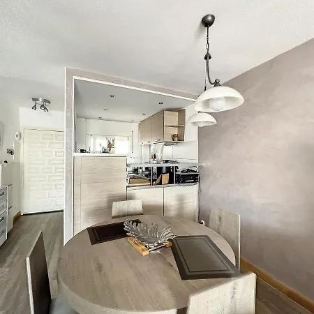 Oasis 9 Apartment